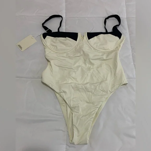 New Monday Swimwear CLOVELLY ONE PIECE IN IVORY/ BLACK Size VV - Picture 3 of 11